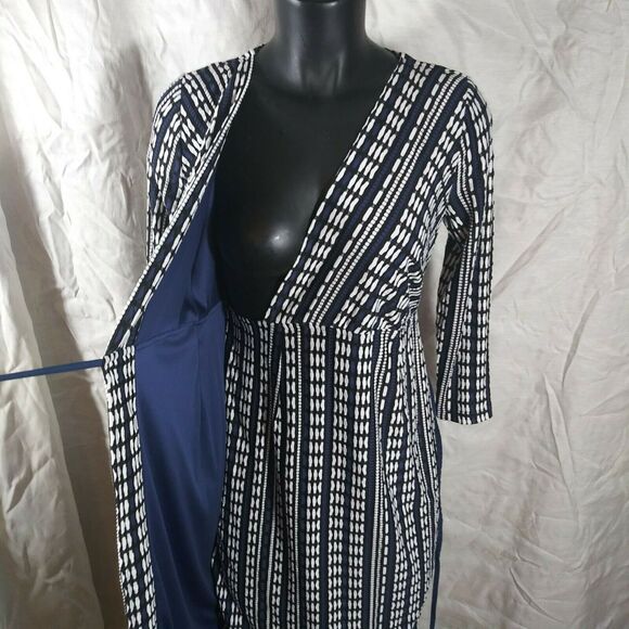 A Pea In The Pod - Dress Women's - XS -Maternity Wrap - Picture 5 of 7